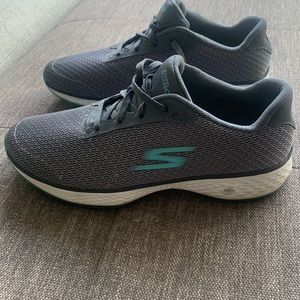 Women’s Sketchers Go Golf Sneakers!